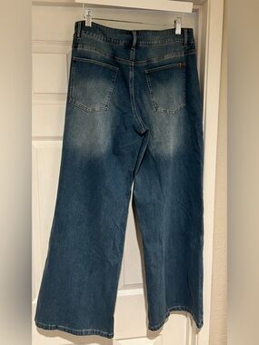 HALARA Low-rise, Wide-Leg Jeans